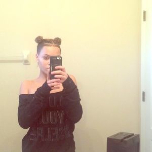 Off shoulder long sleeve tee